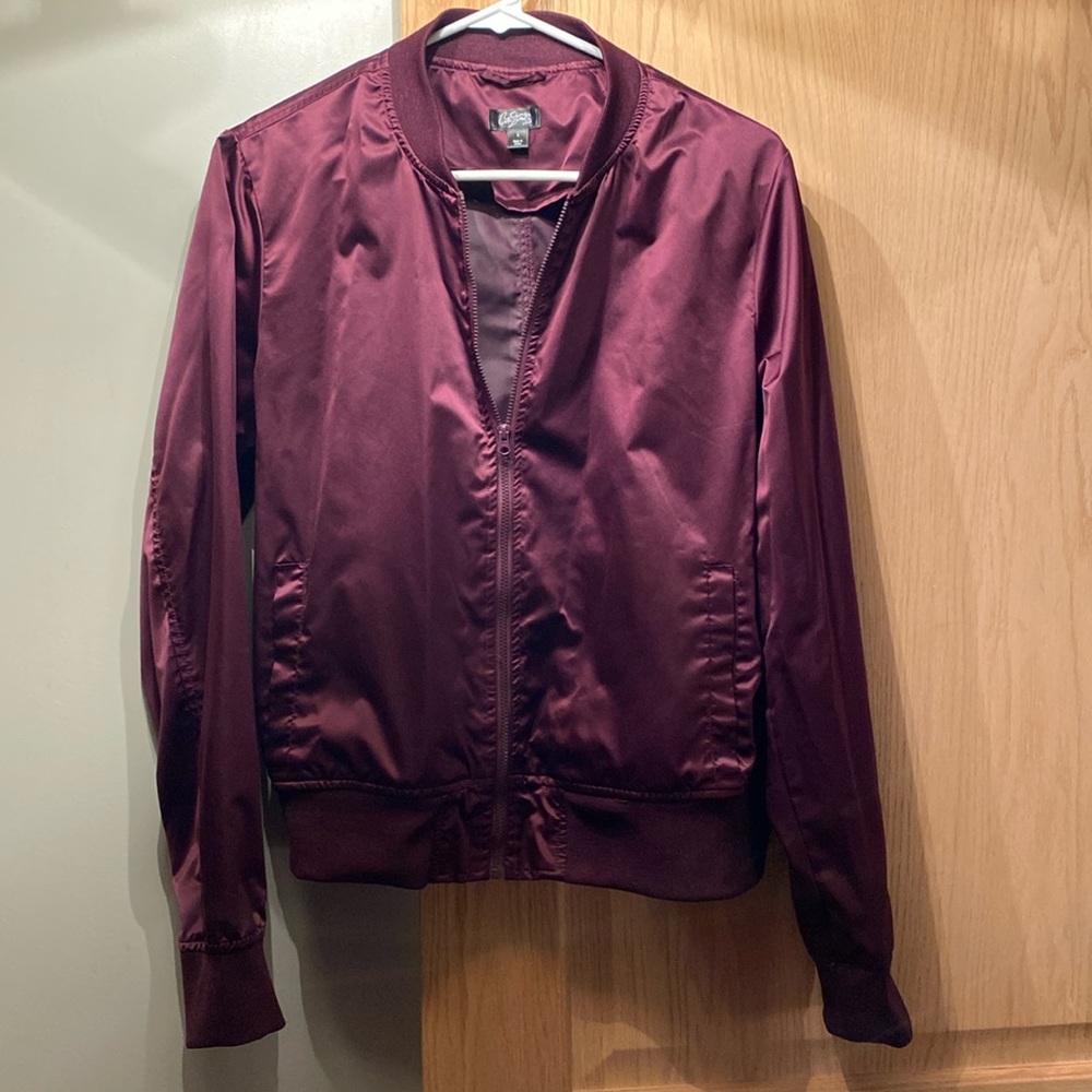 Women’s burgundy members only style jacket, size large